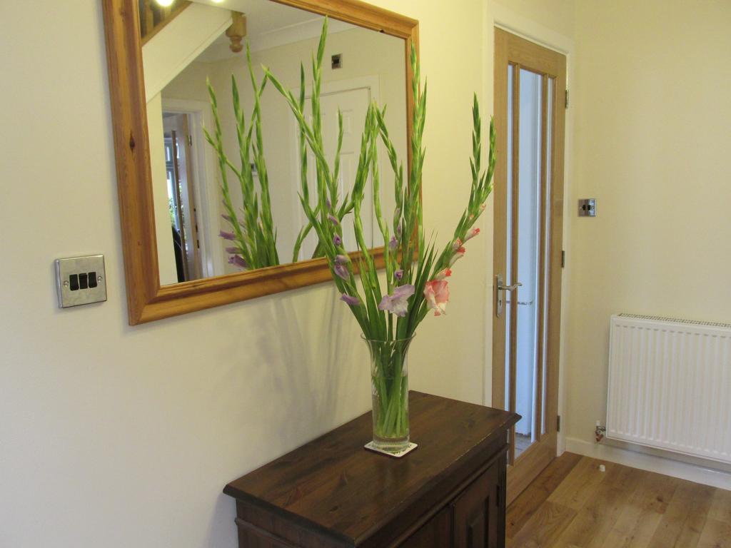 Albertine ,A Warm Welcome Awaits You ,Offering Room Only Or Bed And Breakfast ,Ideal Location For Solent Way ,High Street ,Isle Of Wight ,New Forest Lymington Exterior foto